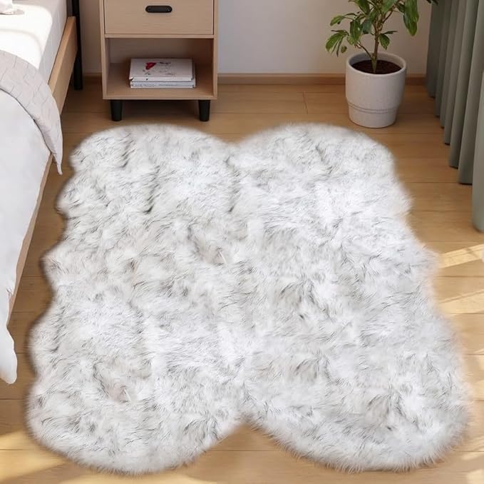 Goolela Faux Sheepskin Fur Rug 4x6 Fluffy Fuzzy Furry Carpet White with Grey Tips Shaggy Rug for Bedroom Living Room Bedside Plush Washable Sheepskin