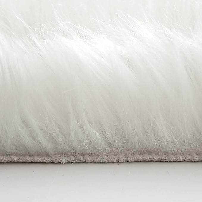 MIULEE Fluffy Rug Soft Shaggy Faux Fur Area Rug Luxury Plush Cloud Shape Carpet for Christmas Decor Bedroom Living Room Sofa Chair 2 x 3 Feet, White