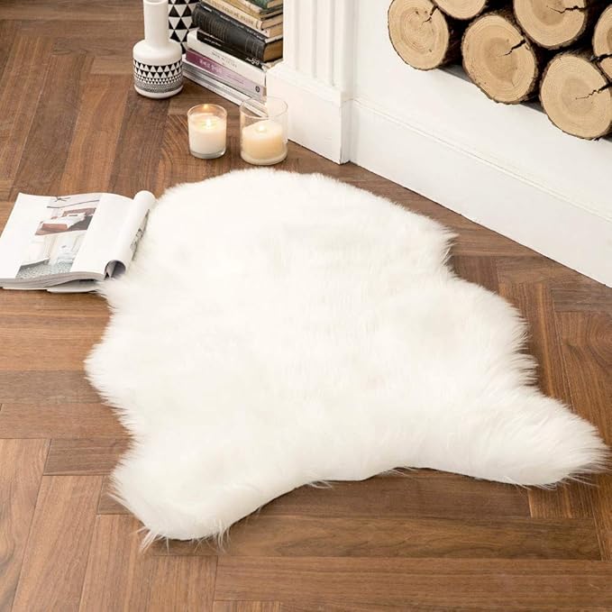 MIULEE Luxury Super Soft Fluffy Area Rug Faux Fur Sheepskin Rug Decorative Christmas Plush Shaggy Carpet for Bedside Sofa Floor Nursery 2 x 3 Feet, White