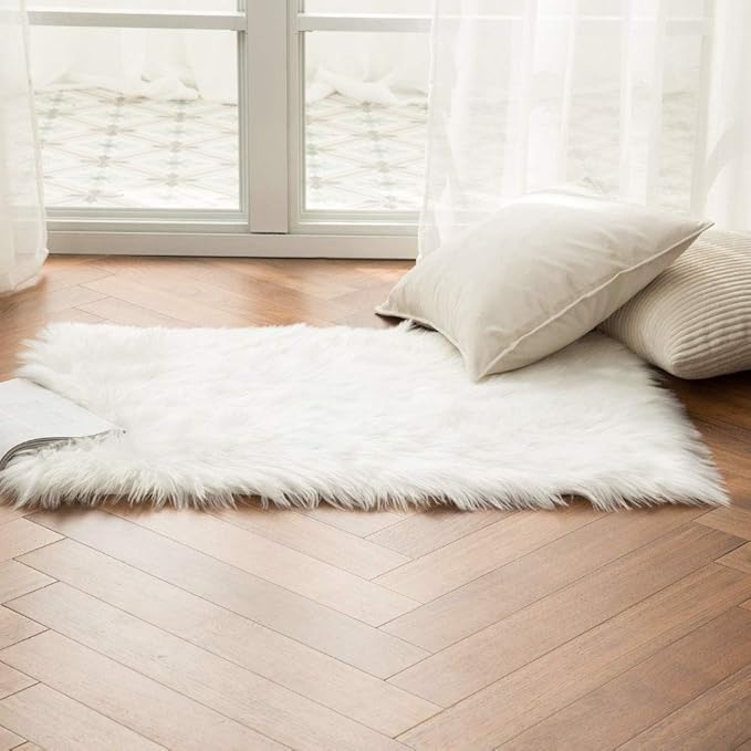 MIULEE Fluffy Rug Soft Shaggy Faux Fur Area Rug Luxury Plush Rectangle Carpet for Christmas Decor Bedroom Living Room Sofa Chair 2 x 3 Feet, White