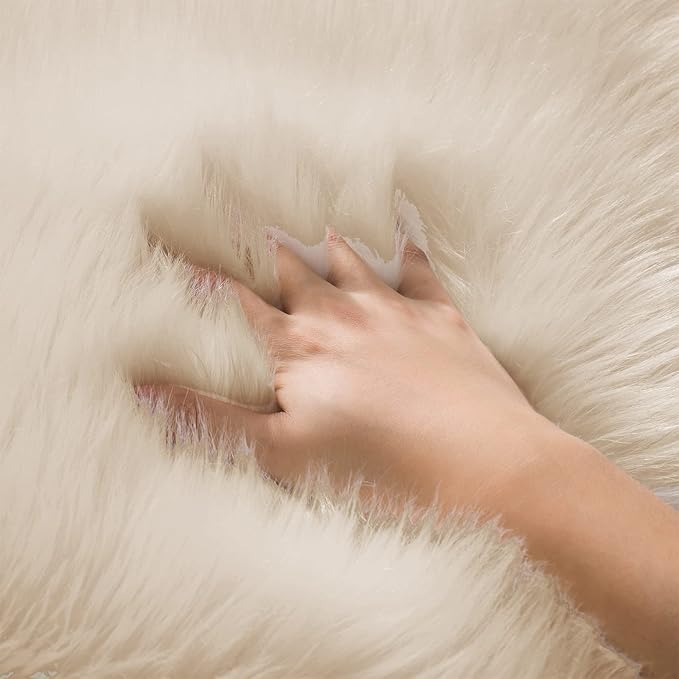 Ciicool Beige Fluffy Round Fur Area Rug for Circle Faux Fur Rugs for Kids Room, Cute Fuzzy Nursery Rug, Shaggy Circular Rugs Floor Carpets for Teens Girls Rooms Home Decor, 4 x 4 Feet