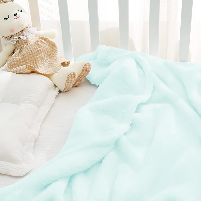 Exclusivo Mezcla Plush Fuzzy Fleece Throw Blanket, Super Soft, Fluffy and Warm Blankets for Couch, Bed, All Season (Mint Green, 40x50 inches)