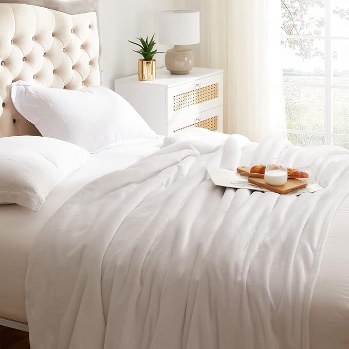 KMUSET Fleece Blanket Throw Size White Lightweight Super Soft Cozy Luxury Bed Blanket Microfiber (Pack of 2)