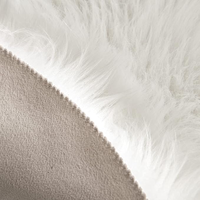 MIULEE Fluffy Rug Soft Shaggy Faux Fur Area Rug Luxury Plush Cloud Shape Carpet for Christmas Decor Bedroom Living Room Sofa Chair 2 x 3 Feet, White