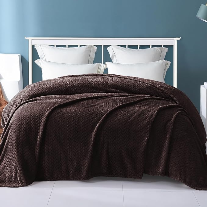 Exclusivo Mezcla Fleece Queen Size Blanket for Bed, 90x90 Inches Soft Cozy Jacquard Flannel Blankets, Lightweight Fuzzy Plush Warm for Women, Coffee