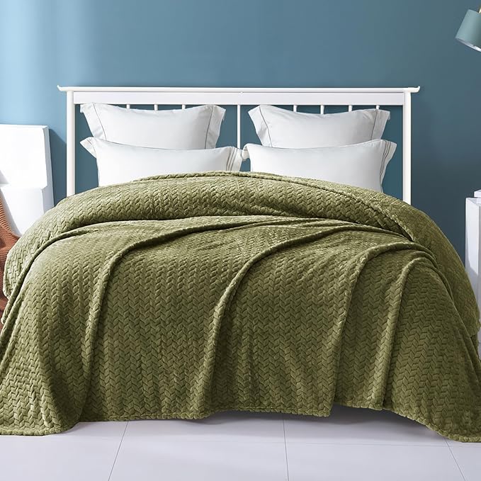 Exclusivo Mezcla Fleece Twin Size Blanket for Bed, 60x80 Inches Soft Cozy Jacquard Flannel Blankets, Lightweight Fuzzy Plush Warm for Women, Olive Green