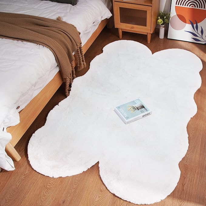 Ghouse Soft Faux Sheepskin Fur Rug 4x6 White Fluffy Bedside Rug Plush Shag Nursery Rugs Carpet Area Rug for Living Room Bedroom Playing Room Decor