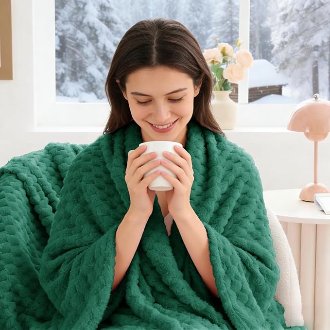 BEDELITE Fleece Throw Blanket for Couch & Bed - 3D Jacquard Decorative Dark Green Blanket, Super Soft and Cozy Warm Fuzzy Blanket All Seasons Suitable, 60x80Inches