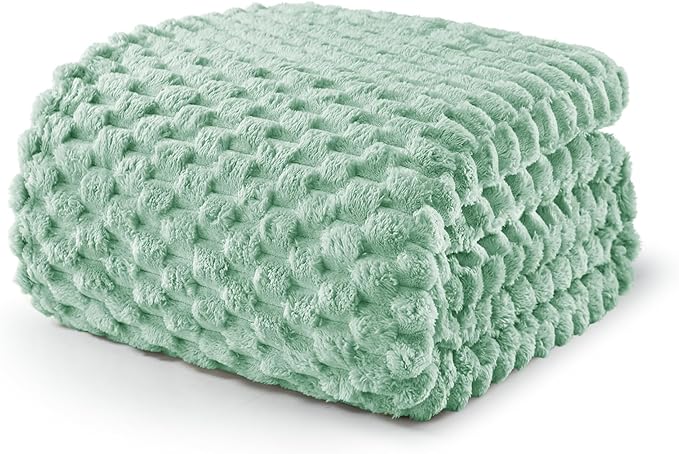 Exclusivo Mezcla Fleece King Blanket for Bed, Extra Large Fuzzy Sage Green Bed Blankets, Soft Cozy Plush Sofa Throws for All Seasons, 90x104 Inches