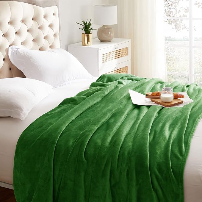 KMUSET Fleece Blanket Twin Size Emerald Lightweight Super Soft Cozy Luxury Bed Blanket Microfiber