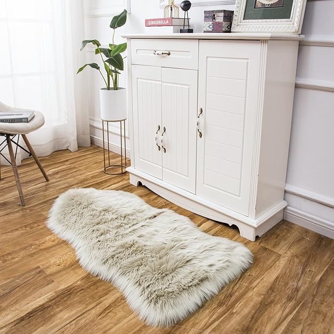 EasyJoy Ultra Soft Fluffy Shaggy Area Rug Faux Fur Rug Chair Cover Seat Pad Fuzzy Area Rug for Bedroom Floor Sofa Living Room (2 x 4 ft Sheepskin, Beige)