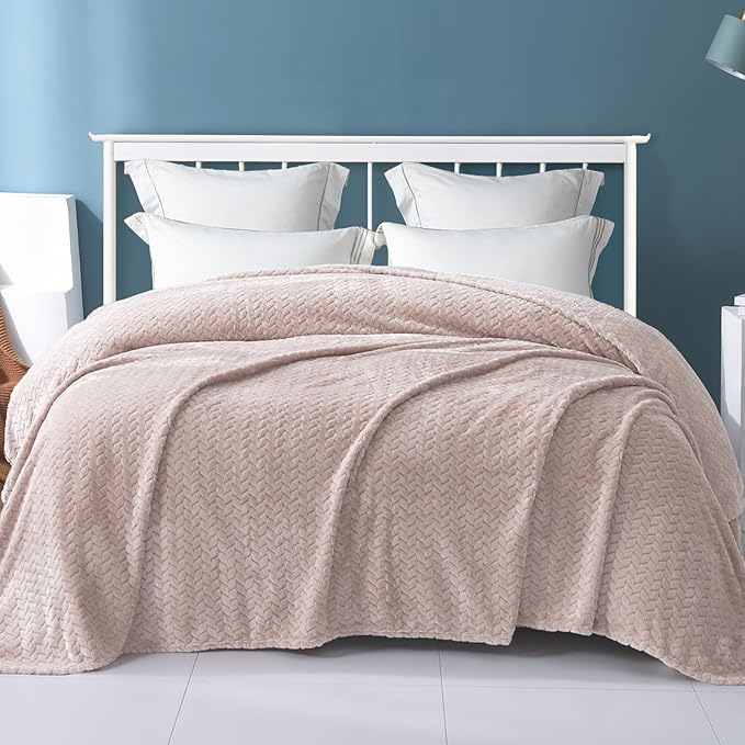 Exclusivo Mezcla Fleece Twin Size Blanket for Bed, 90x66 Inches Soft Cozy Jacquard Flannel Blankets, Lightweight Fuzzy Plush Warm for Women, Camel