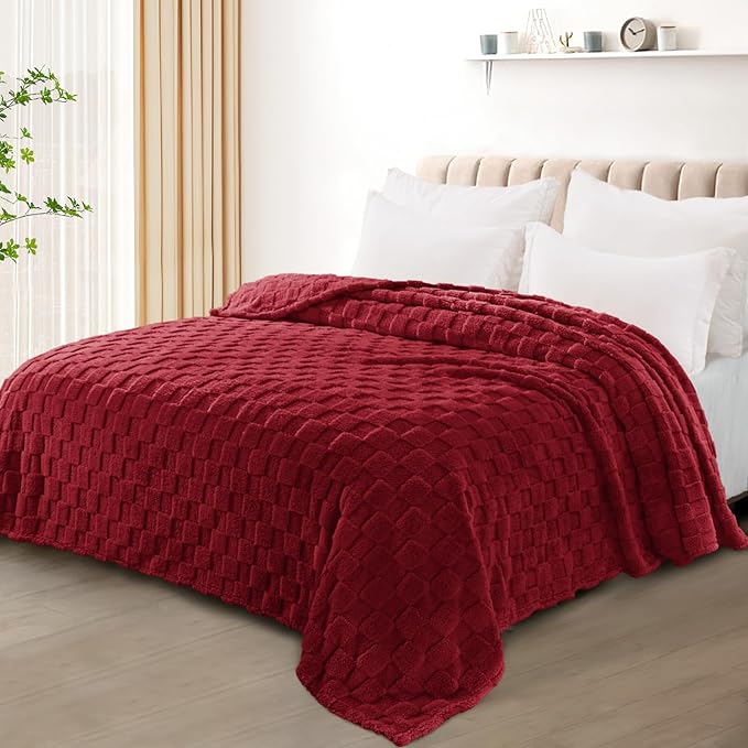 Exclusivo Mezcla King Size Flannel Fleece Blanket, Super Soft and Warm Lightweight Checkered Pattern Blankets for All Seasons, 90x104 Inches, Deep Red