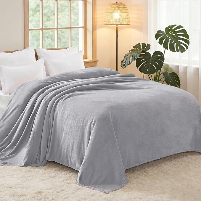 Exclusivo Mezcla Fleece Blanket King Size for Bed, Super Soft and Warm, All Season, Cozy, Plush, Lightweight, 90x104 Inches, Light Grey
