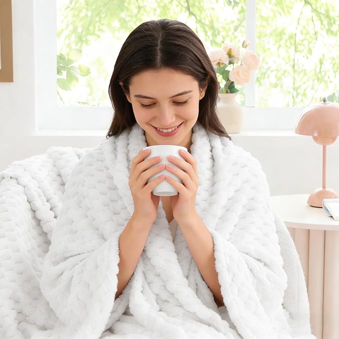 BEDELITE Fleece Throw Blanket for Couch & Bed - 3D Jacquard Decorative White Blanket, Super Soft and Cozy Warm Fuzzy Blanket All Seasons Suitable, 50x60Inches