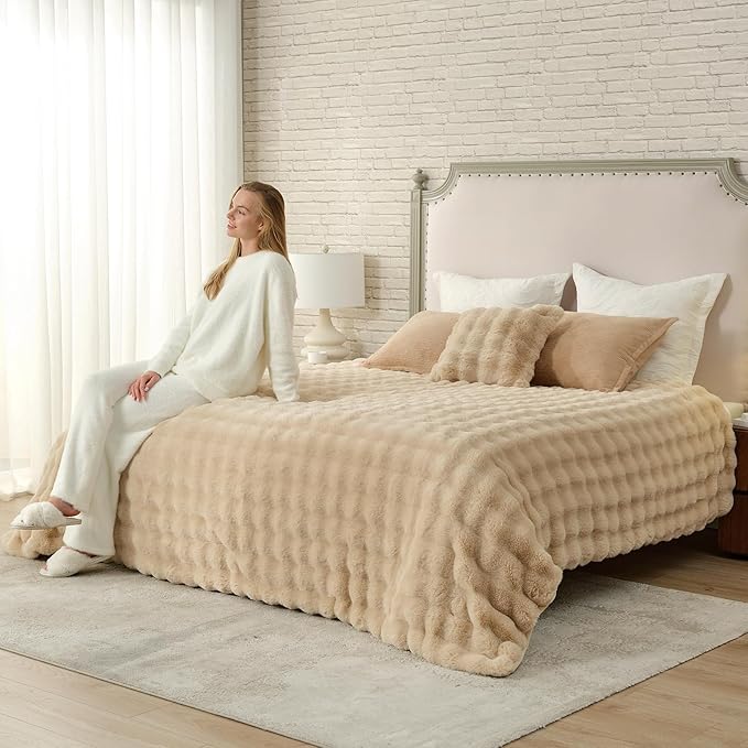 Cozy Bliss Faux Fur Throw Blanket for Couch, Bubble Plush Blanket Queen Size, Fuzzy Soft & Thick Blanket for Bed Sofa Living Room, 90x90 Inches Beige