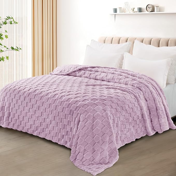 Exclusivo Mezcla King Size Flannel Fleece Blanket, Super Soft and Warm Lightweight Checkered Pattern Blanket for All Seasons, 90x104 Inches, Light Purple