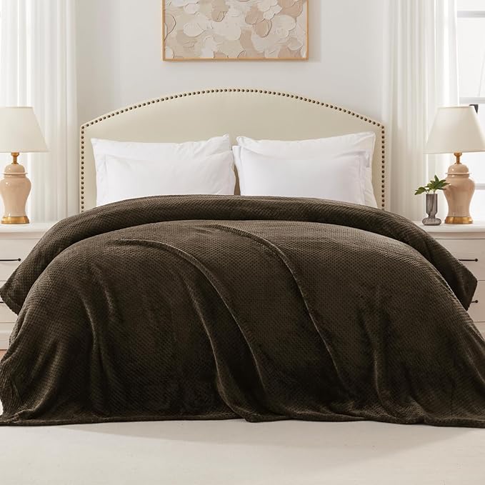 Exclusivo Mezcla Fleece Bed Blanket Twin Size, Super Soft and Warm Blankets for Couch, Sofa and Bed Waffle Textured, Cozy, Fuzzy and Lightweight (Coffee, 60x80 Inches)