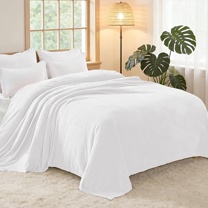 Exclusivo Mezcla Fleece Blankets Queen Size for Bed, Super Soft and Warm, All Season, Cozy, Plush, Lightweight, 90x90 Inches, Pure White