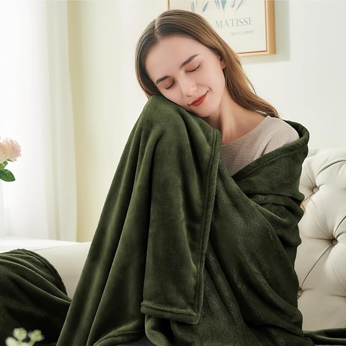 BEDELITE Fleece Blanket Olive Green Throw Blankets for Couch & Bed, Luxury Plush Cozy Fuzzy Blanket 50x60 inches, Super Soft Warm Lightweight Throw Blanket for Travel Camping