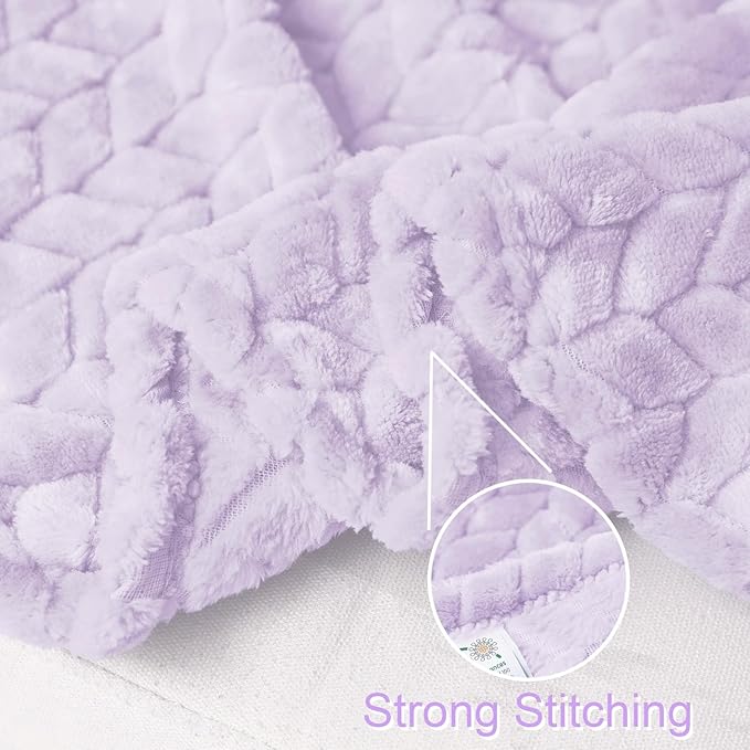 Exclusivo Mezcla Fleece Throw Blanket for Couch and Bed, 50x70 Inches Soft Cozy Jacquard Flannel Blankets, Lightweight Fuzzy Plush Warm Throws for Women, Lilac Purple