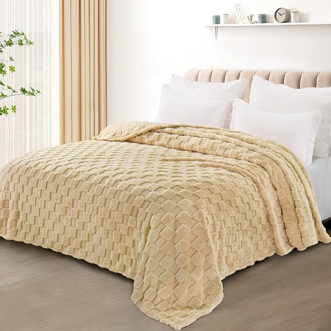 Exclusivo Mezcla King Size Flannel Fleece Blanket, Super Soft and Warm Lightweight Checkered Pattern Blankets for All Seasons, 90x104 Inches, Beige