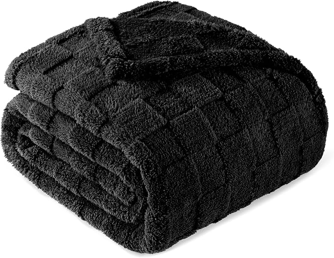 Exclusivo Mezcla King Size Flannel Fleece Blanket, Super Soft and Warm Lightweight Checkered Pattern Blankets for All Seasons, 90x104 Inches, Black