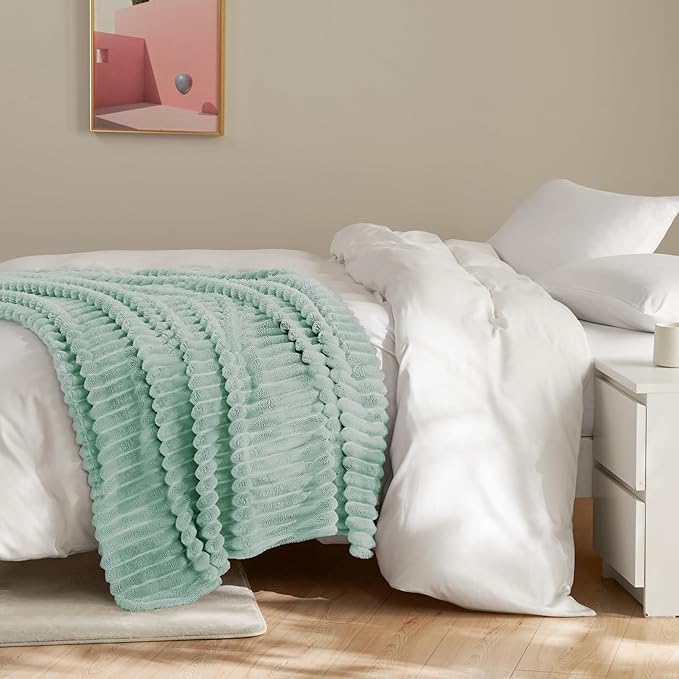 HIMEET Sage Green Ribbed King Size Blanket for Bed - 300GSM Lightweight Fleece Blanket for Men Women, Large Sofa Couch Bed Blankets Gifts, Striped Spring Home Room Decor, Sage Green, 108x90 Inches