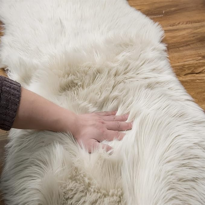 EasyJoy Ultra Soft Fluffy Shaggy Area Rug Faux Fur Rug Chair Cover Seat Pad Fuzzy Area Rug for Bedroom Floor Sofa Living Room (2 x 4 ft Sheepskin, Beige)
