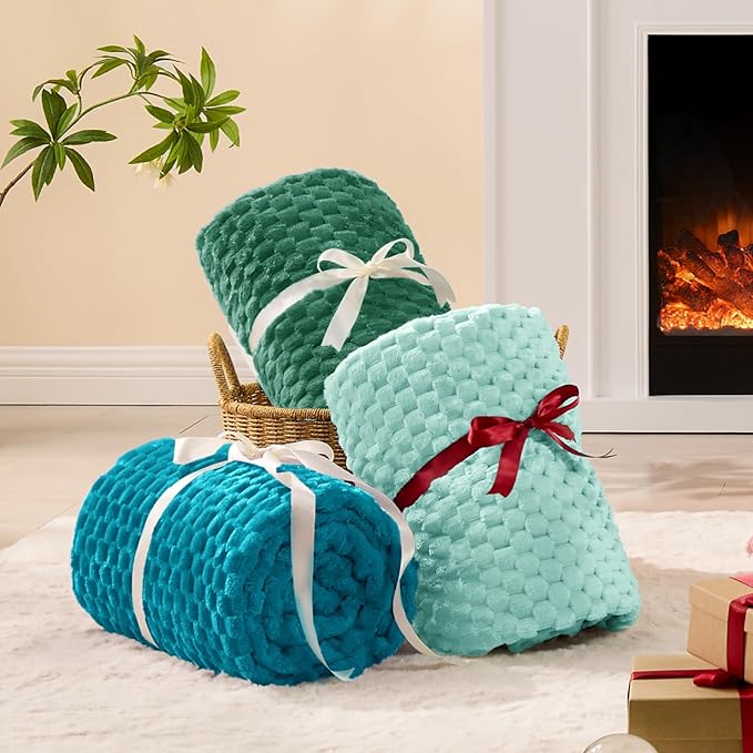 BEDELITE Fleece Throw Blanket for Couch & Bed - 3D Jacquard Decorative Dark Green Blanket, Super Soft and Cozy Warm Fuzzy Blanket All Seasons Suitable, 50x60Inches