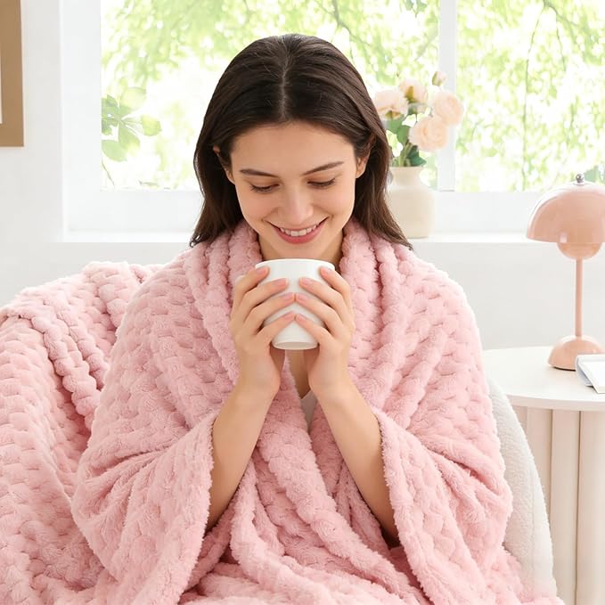 BEDELITE Fleece Blanket - 3D Jacquard Decorative Pink Throw Blankets for Women's Couch & Bed, Soft and Cozy Warm Plush Fluffy Blanket, Cute Birthday Gift for Women, 50x70 Inches