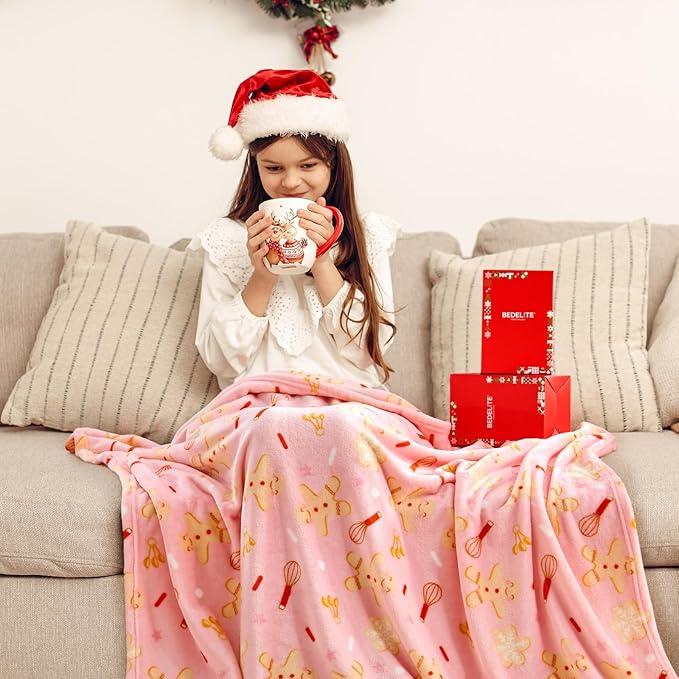 BEDELITE Pink Christmas Throw Blanket for Girls & Teens – Cute Holiday Blanket with Gingerbread Man Pattern, Soft Lightweight Fleece Christmas Blanket for Couch & Bed, Festive Home Décor Gift, 50"x60"