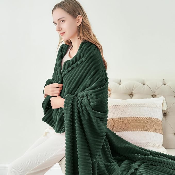 BEDELITE Fleece Blanket Twin Size – 3D Ribbed Jacquard Soft and Warm Decorative Fuzzy Blankets – Cozy, Fluffy, Plush Lightweight Throw Blankets for Couch, Bed, Sofa(Emerland Green, 60x80 inches)