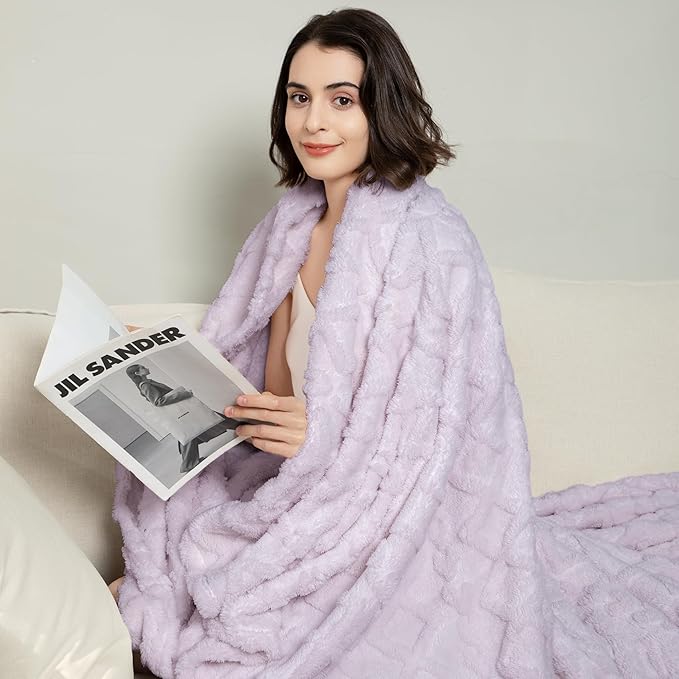 Aganear Flannel Throw Blanket - Cozy Soft Fuzzy Throw Blanket for Women Portable Throw Blankets for Couch, Warm Present for Birthday, Christmas, Halloween, Housewarming(50"x60")