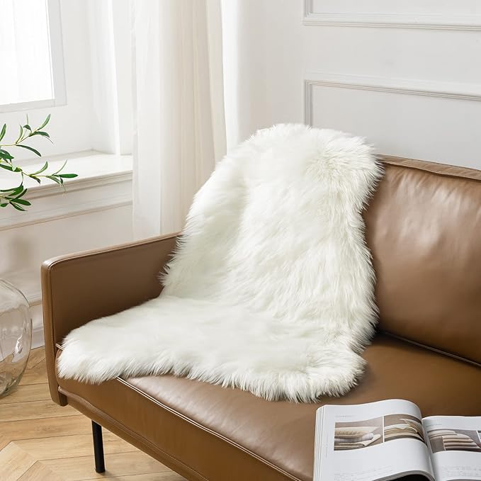 Ashler Faux Fur Rug, White Area Rugs, Fluffy Sheepskin Fur Rug, Fuzzy Ultra Soft 2.3 x 3.3 Ft Rugs, Machine Washable Shag Rug, Nursery Throw Rugs for Bed, Living Room