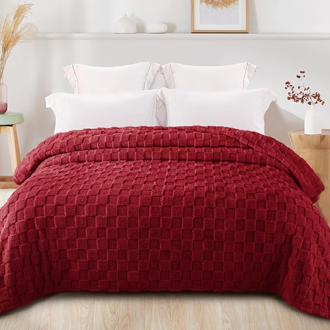 Exclusivo Mezcla King Size Flannel Fleece Blanket, Super Soft and Warm Lightweight Checkered Pattern Blankets for All Seasons, 90x104 Inches, Deep Red