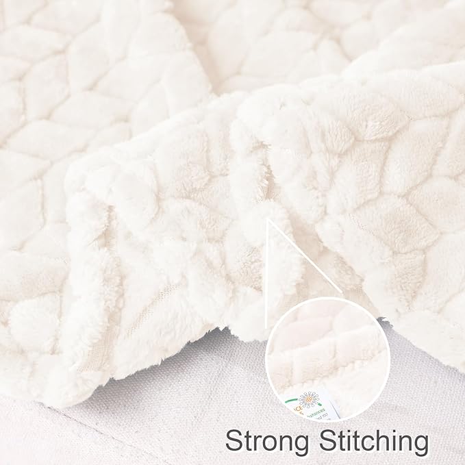 Exclusivo Mezcla Fleece Throw Blanket for Couch and Bed, 50x70 Inches Soft Cozy Jacquard Flannel Blankets, Lightweight Fuzzy Plush Warm Throws for Women, Off White