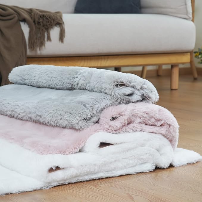 Ghouse Ultra Soft Faux Rabbit Fur Rug 4x6, Machine Washable Area Rugs for Bedroom Fluffy Rugs for Living Room, No-Shedding Carpet Sheepskin Rug Grey