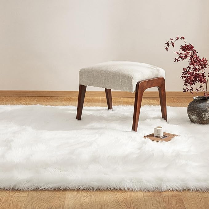 Ashler faux fur rug, Fluffy Shaggy Area Rug Ultra Soft 6 x 9 Feet Rectangle Fur Rug White Fuzzy Rug Machine Washable Shag Rug, Nursery Decor Throw Rugs for Bedroom, kids room, Living Room