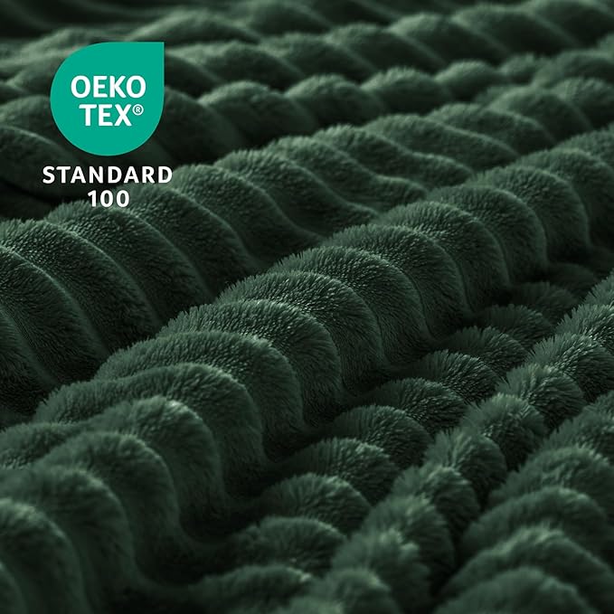 BEDELITE Fleece Throw Blanket for Couch – 3D Ribbed Jacquard Soft and Warm Decorative Fuzzy Blanket – Cozy, Fluffy, Plush Lightweight Emerland Green Throw Blankets for Bed, Sofa, 50x60 inches
