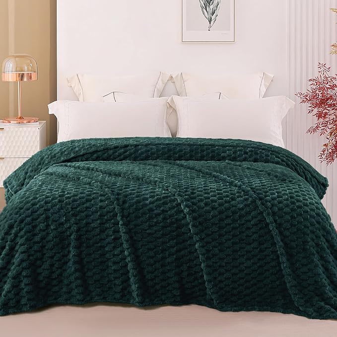 Exclusivo Mezcla Fleece King Blanket for Bed, Extra Large Fuzzy Forest Green Bed Blankets, Soft Cozy Plush Sofa Throws for All Seasons, 90x104 Inches