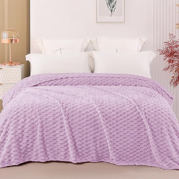 Exclusivo Mezcla Fleece Queen Blanket for Bed, Extra Large Fuzzy Lilac Purple Bed Blankets, Soft Cozy Plush Sofa Throws for All Seasons, 90x90 Inches
