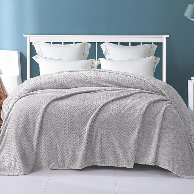 Exclusivo Mezcla Light Grey Fleece Queen Size Blanket for Bed, 90x90 Inches Soft Cozy 3D Decorative Jacquard Flannel Blankets, Lightweight Fuzzy Plush Warm Blankets for All Seasons