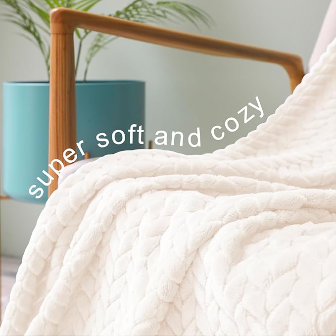 Exclusivo Mezcla Fleece King Size Blanket for Bed, 90x104 Inches Soft Cozy Jacquard Flannel Blankets, Lightweight Fuzzy Plush Warm for Women, Off White