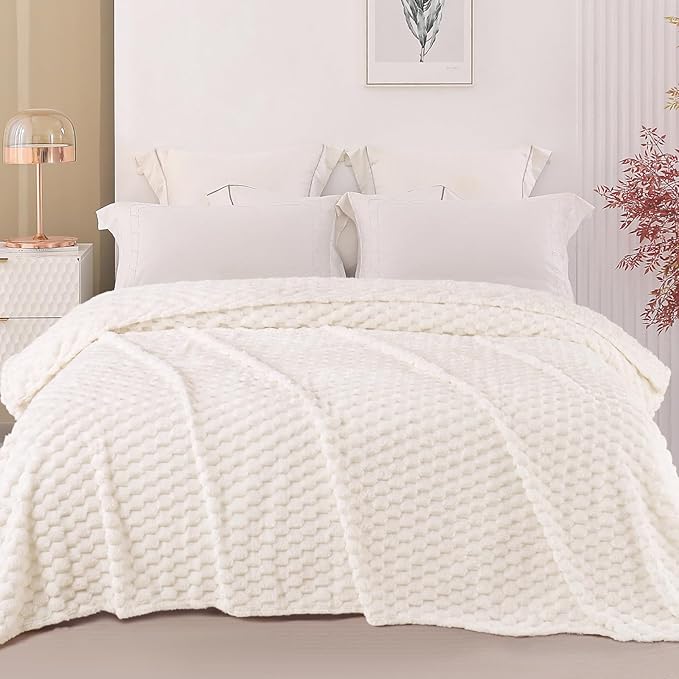 Exclusivo Mezcla Fleece King Blanket for Bed, Extra Large Fuzzy Ivory Bed Blankets, Soft Cozy Plush Sofa Throws for All Seasons, 90x104 Inches