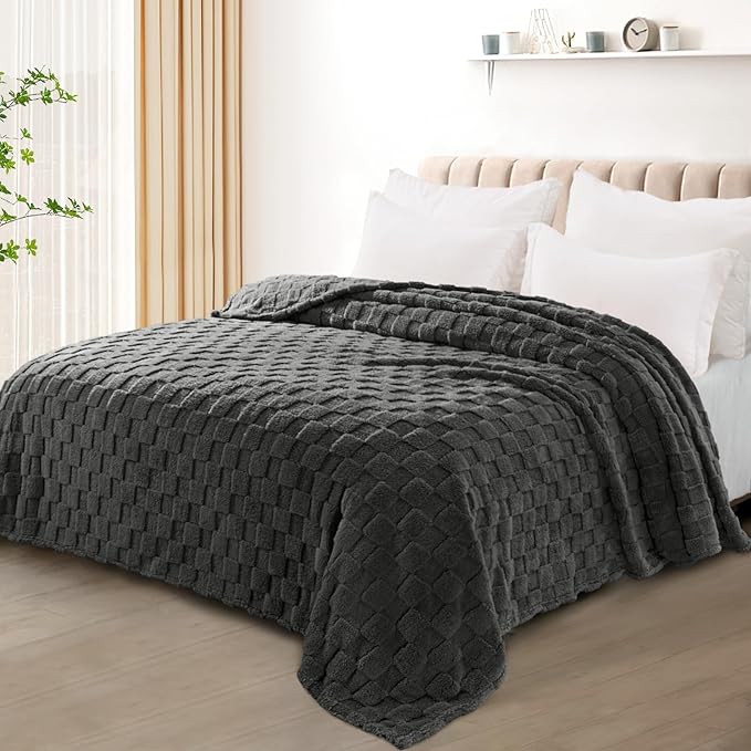 Exclusivo Mezcla Twin Size Flannel Fleece Blanket, Super Soft and Warm Lightweight Checkered Pattern Blankets for All Seasons, 60x80 Inches, Dark Grey