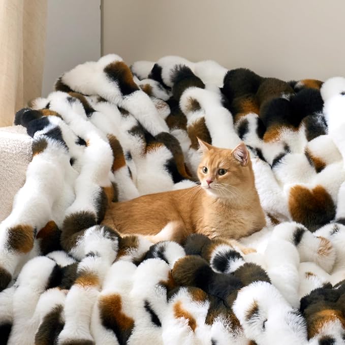 Cozy Bliss Cow Print Faux Fur Throw Blanket for Couch, Fuzzy Soft Plush Thick Bubble Blanket for Sofa Bedroom Living Room, 50x60 Inches