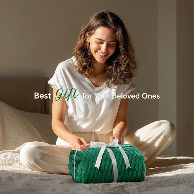BEDELITE Fleece Throw Blanket for Couch & Bed - 3D Jacquard Decorative Dark Green Blanket, Super Soft and Cozy Warm Fuzzy Blanket All Seasons Suitable, 60x80Inches