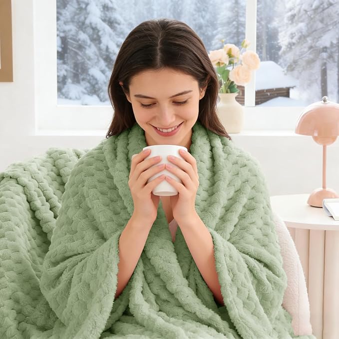 BEDELITE Fleece Blanket - 3D Jacquard Decorative Sage Green Twin Blankets for Couch & Bed, Soft and Cozy Warm Plush Fluffy Blanket All Seasons Suitable, 60x80Inches