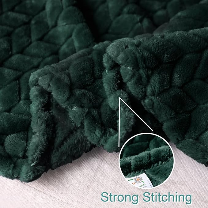 Exclusivo Mezcla Fleece Throw Blanket for Couch and Bed, 50x70 Inches Soft Cozy Jacquard Flannel Blankets, Lightweight Fuzzy Plush Warm Throws for Women, Forest Green